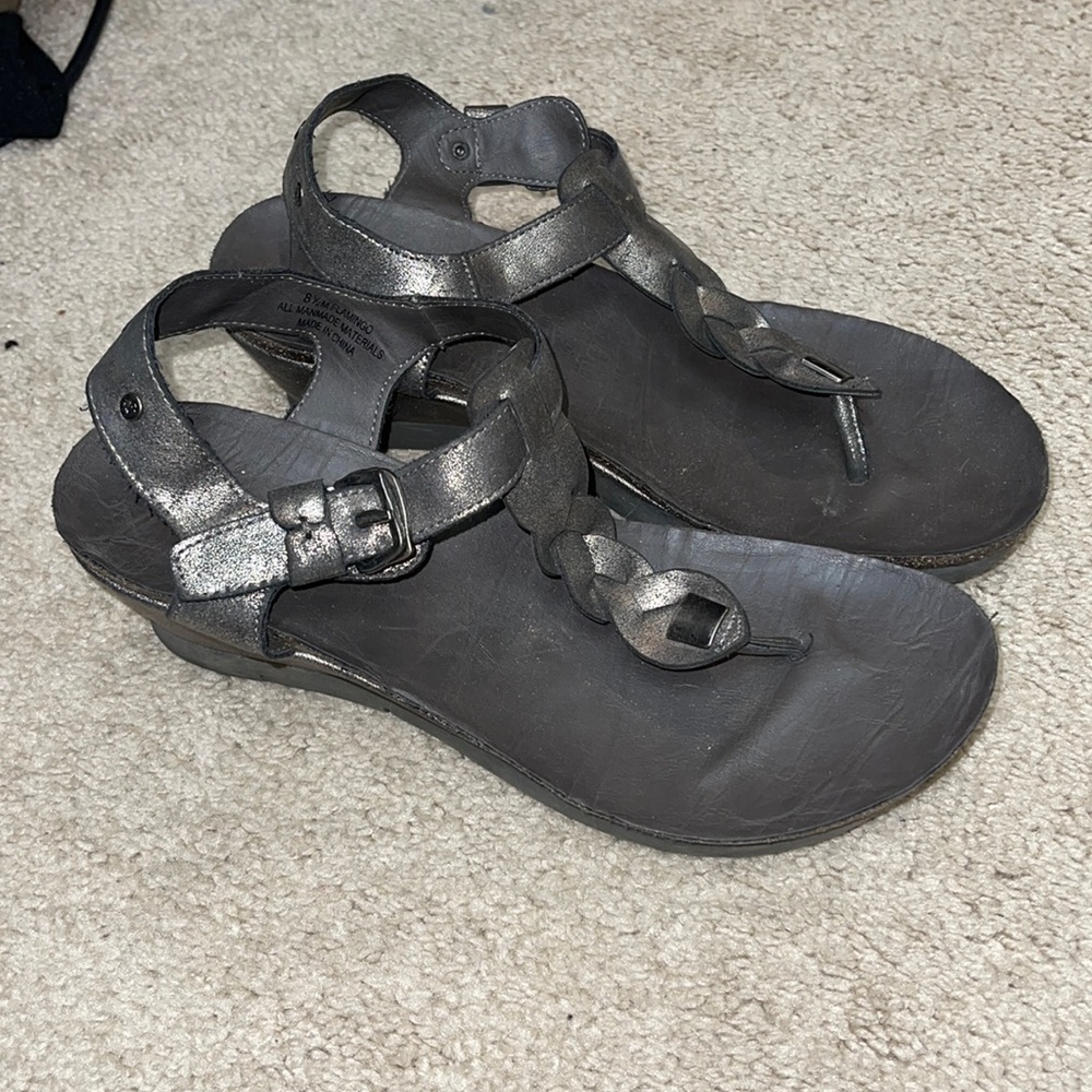 Crown Vintage wedge thong sandals size 8 1/2